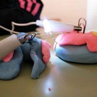 Tallers Extraescolars Ciència STEAM Circuits Play-Doh
